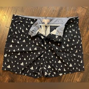 Women’s Banana Republic Shorts Size 14 Navy with Sailboats